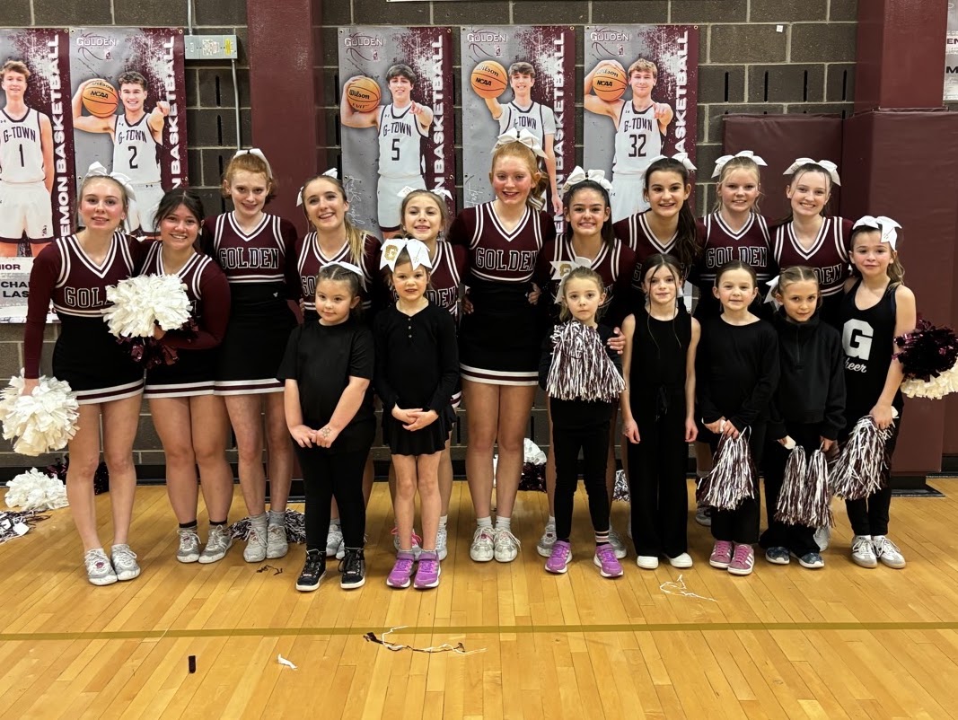 picture of mini camp group with the cheerleaders